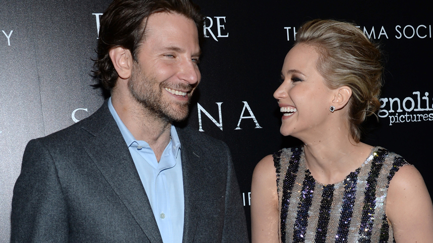 Con Jennifer Lawrence se le ha atribuido romance. Ambos han permanecido en silencio ante el tema. FOTO AP