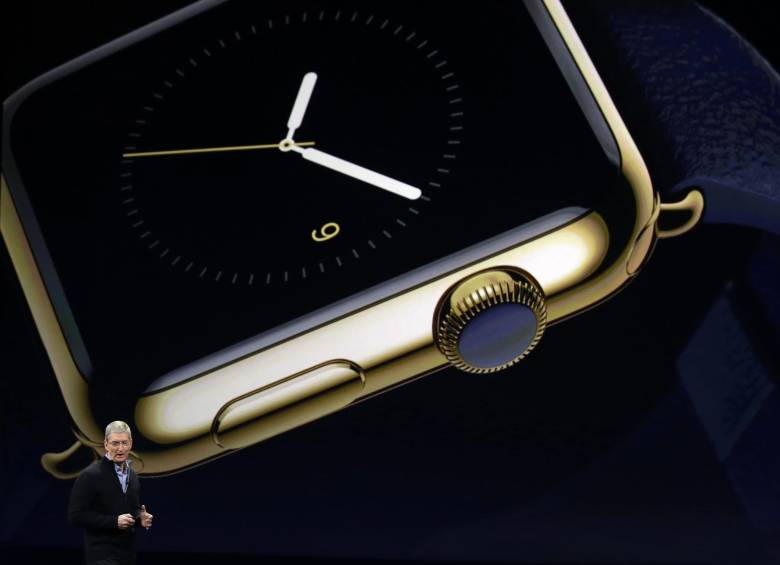 Tim Cook llevó a cabo el lanzamiento oficial del smartwatch en California sin mayor novedad. FOTO AP