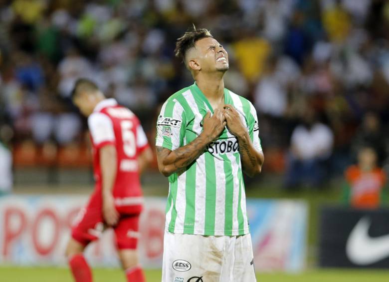 Impotente, como lo demuestra Edwin Cardona. Así terminó Nacional ante Santa Fe en el último partido del semestre y en la última posibilidad que tenía para disputar el título. FOTO Juan A. Sánchez