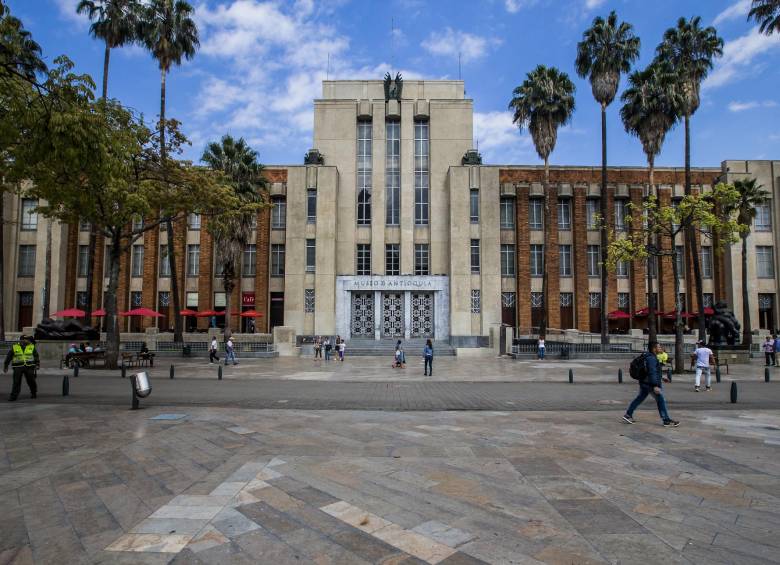 El Museo de Antioquia, el más grande del departamento, tendrá abiertas sus puertas con programación desde las dos de la tarde en la Plaza Botero y en sus instalaciones, con recorridos especializados. Foto: Jaime Pérez Munévar