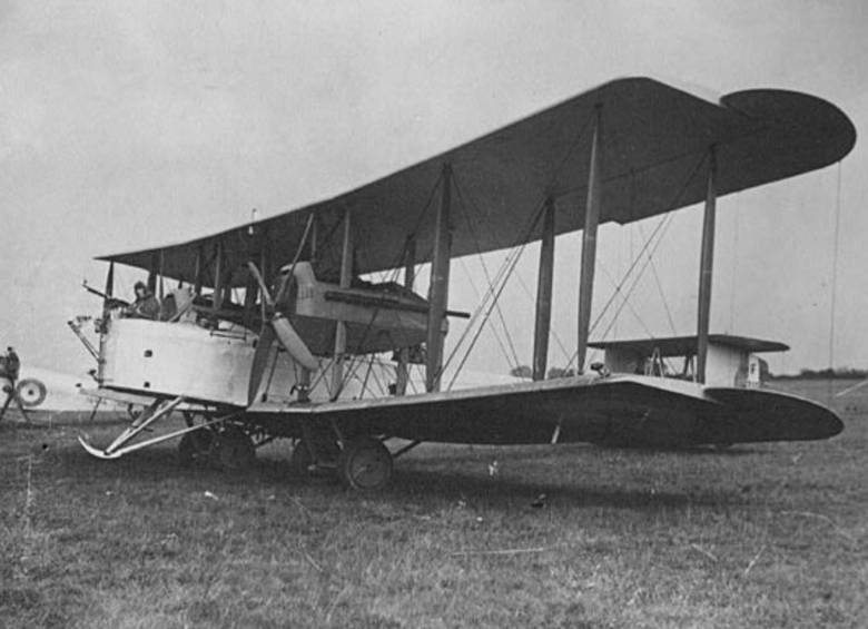 Imagen del bombardero británico Vickers Vimy de 1918, desarrollado durante las últimas etapas de la Primera Guerra Mundial. En un modelo así viajaron Alcock y Whitten Brown. FOTO Royal Air Force 