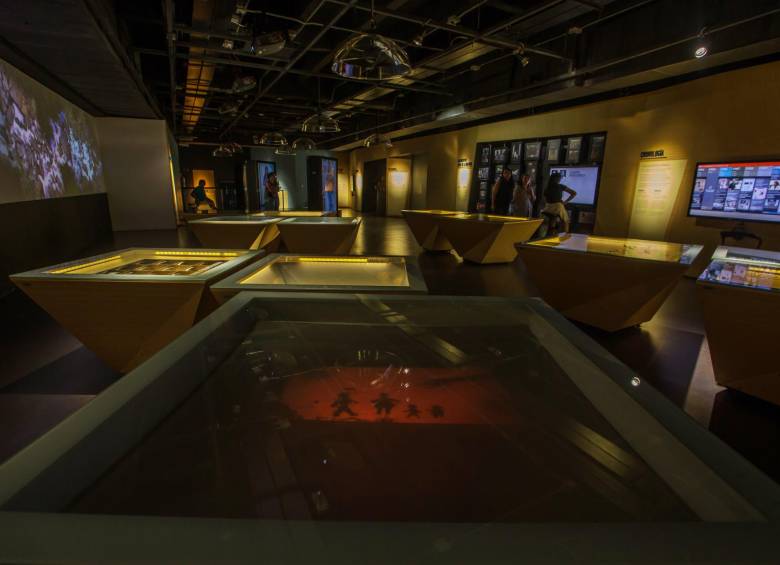 Mesas Año: 2013 Ubicación: Sala central