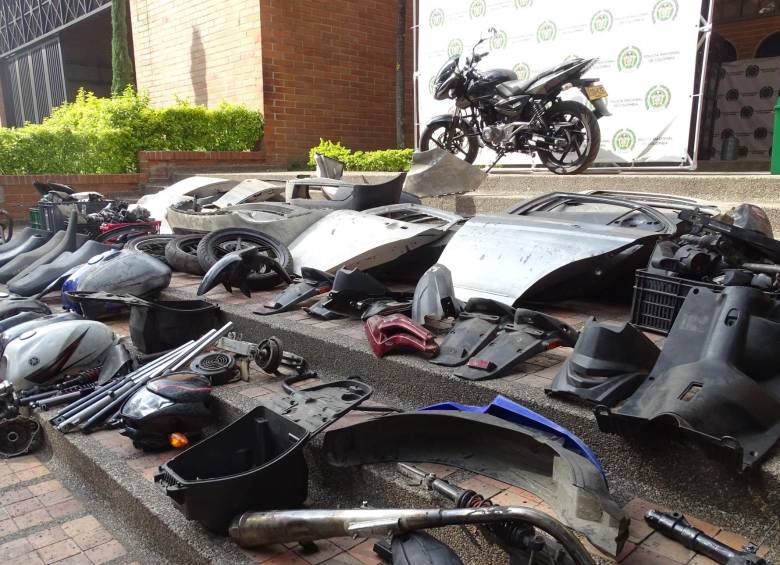Motopartes incautadas en el sector La Bayadera, de Medellín. FOTO CORTESÍA POLICÍA METROPOLITANA