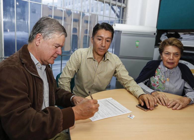 Juan Carlos Vélez inscribió en la Registraduría el comité “Medellín Avanza”. Será su segundo intento a la Alcaldía. FOTO Róbinson sáenz