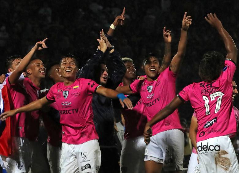 El festejo del club ecuatoriano después de alcanzar el título de la Copa Sudamericana. FOTO EFE