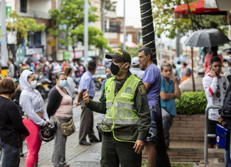 La covid-19 es una amenaza real, por lo que se sigue recomendando no salir de las casas. En Sabaneta ya se podrán hacer pruebas. FOTO CAMILO SUÁREZ