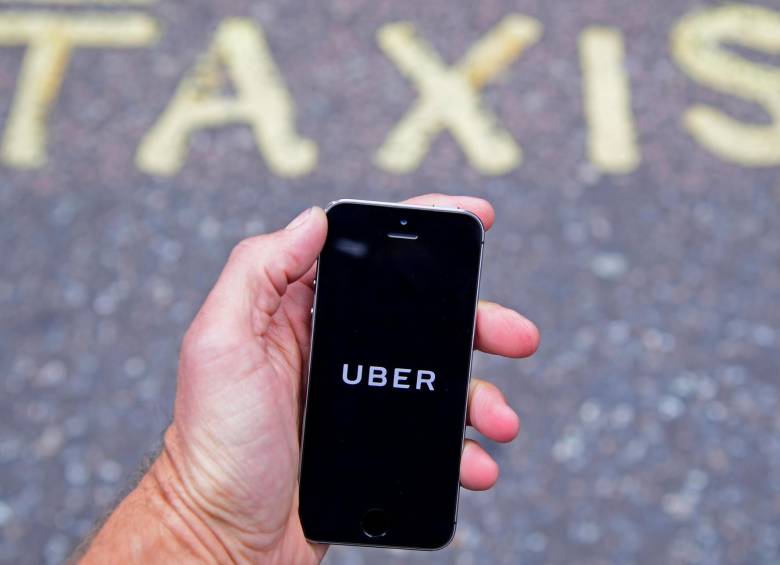 El servicio de transporte a través de la plataforma móvil se quedó sin permiso para operar en Lóndres. FOTO UBER GRAN BRETAÑA