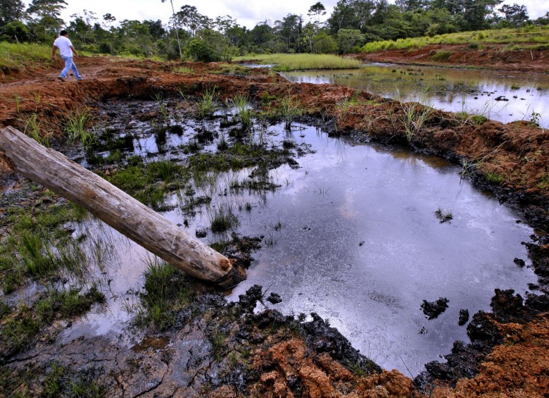 El 25 de julio de 2014 las Farc provocaron en Putumayo el derrame de 5.600 galones de crudo. FOTO ARCHIVO