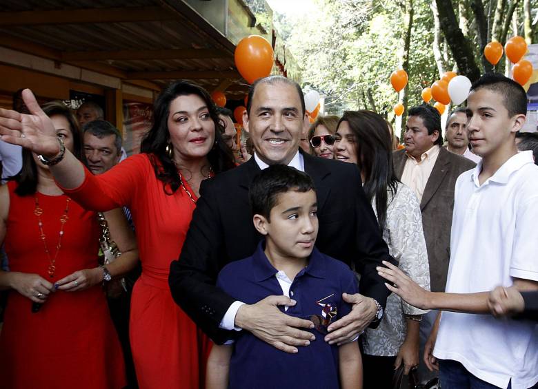 En el acto de inscripción, Jaramillo estuvo acompañado de su familia y un centenar de simpatizantes. FOTO donaldo zuluaga