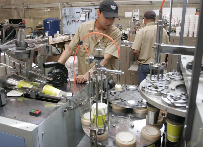 La encuesta reveló que las empresas que generaban más de dos empleos tuvieron que reducir su fuerza laboral en un 44 %. FOTO: EL COLOMBIANO.