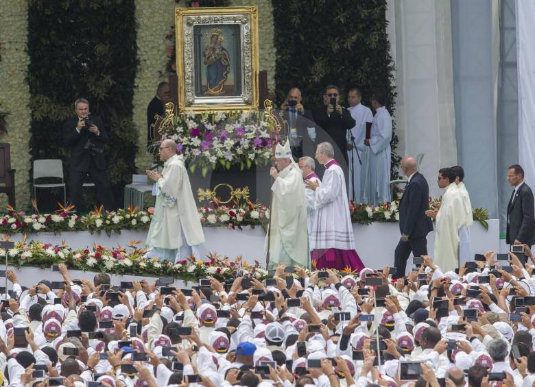 Misa del Papa Francisco en el aeropuerto Olaya Herrera. FOTO DONALDO ZULUAGA