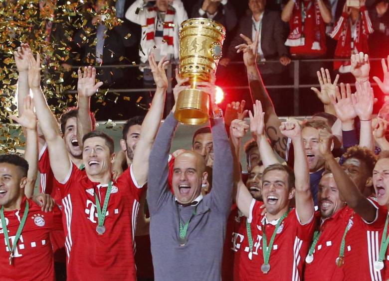 Bayern Munich logró el doblete al ganar la Copa de Alemania y la Bundesliga. FOTO REUTERS