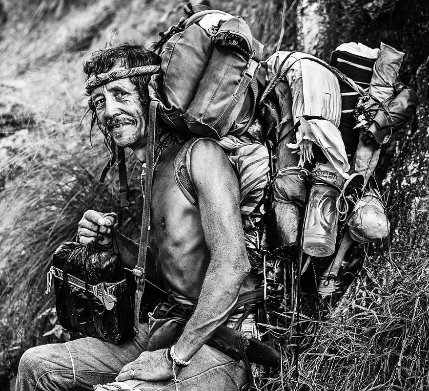  En las fotografías en blanco y negro, la composición es más importante, pues con la ausencia de color las líneas, las texturas, los contrastes lumínicos saltan a la luz y se hacen más evidentes. Foto: Julio César Herrera.