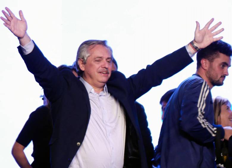 El peronista Alberto Fernández durante un acto este domingo tras conocerse que es el candidato a la Presidencia de Argentina más votado en las primarias, 15 puntos por delante del actual mandatario, Mauricio Macri. Foto: Efe