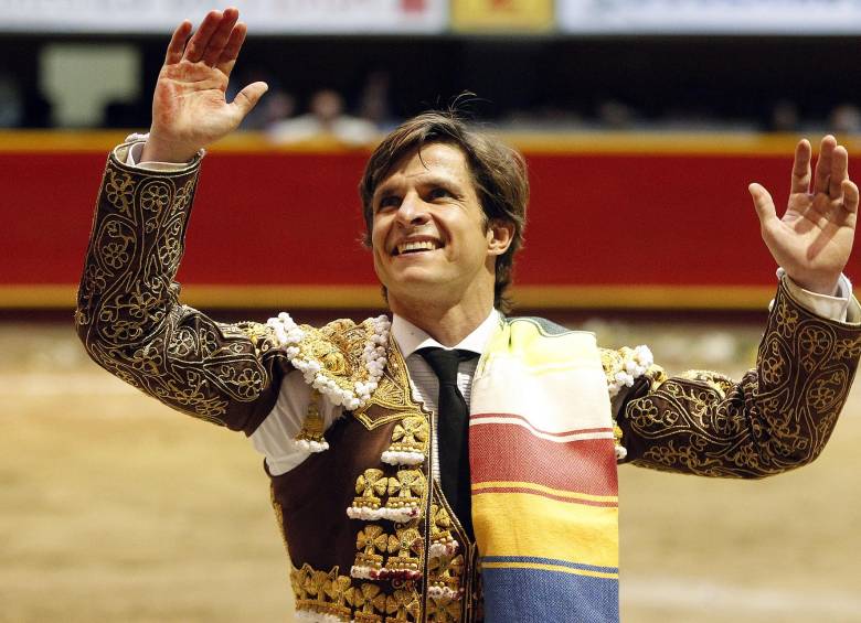 Julián López “El Juli”, recibiendo las ovaciones tras la faena a Parrandero. Es la segunda vez que el torero español gana este trofeo. La primera fue en la temporada de 2006. FOTO JAIME PÉREZ
