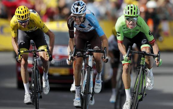 Froome, Rigo y Bardet, el top-3 del Tour hoy. FOTO EFE