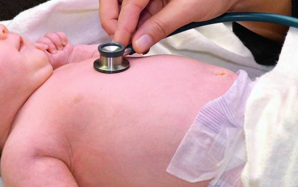 Bebé de 4 meses murió esperando traslado