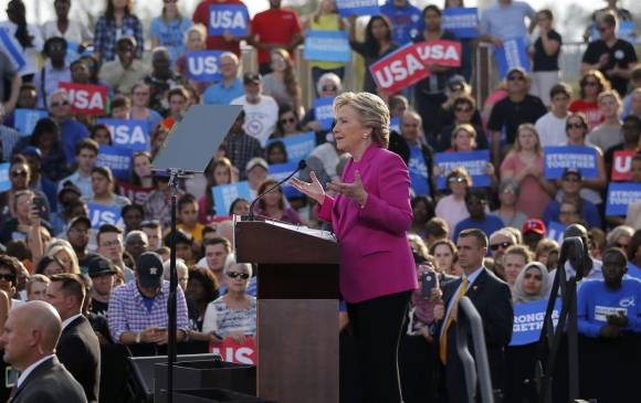 Clinton continúa haciendo actos de campaña en Florida intentando sacarle una ventaja considerable a su rival. FOTO reuters