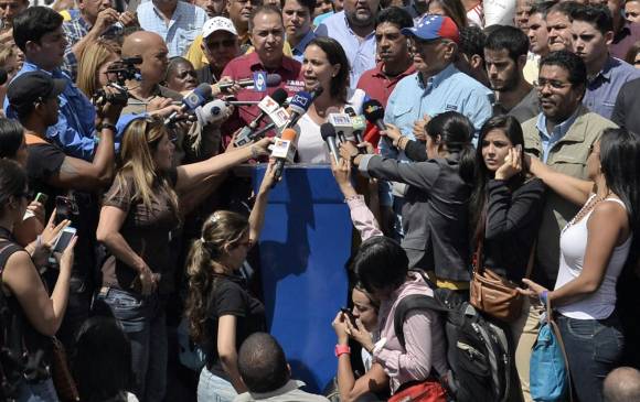 Machado es una de las más férreas opositoras al régimen de Maduro y ha liderado las múltiples y multitudinarias marchas contra el régimen. FOTOS AFP