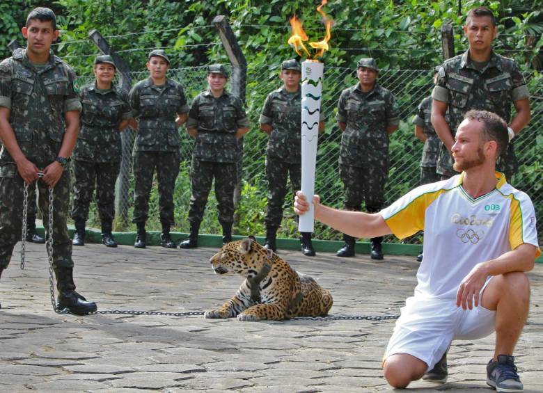 El jaguar había participado horas atrás de una ceremonia con la antorcha olímpica. FOTO AFP