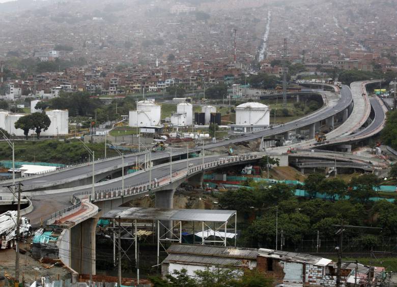 La Alcaldía de Medellín tuvo que comprar y expropiar 487 casas para poder desarrollar el proyecto que unirá el Noroccidente (Castilla) y el Nororiente (Aranjuez) de Medellín. FOTO manuel saldarriaga