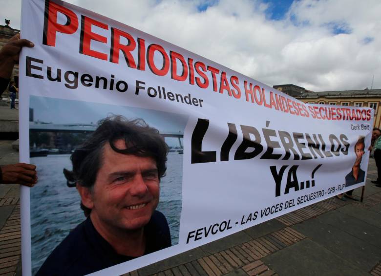 En la Plaza de Bolívar de Bogotá se realizó un plantón para solicitar la liberación de los dos secuestrados. También en Cúcuta los periodistas de la región pidieron su regreso. FOTO efe