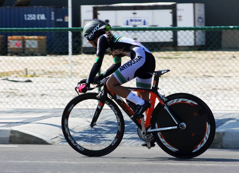 María Camila espera ganar otro oro en ruta, para sumar sus dos primeros en Juegos. El próximo año tiene otras metas y su gran ilusión es representar a Colombia. FOTO cortesía supérate 