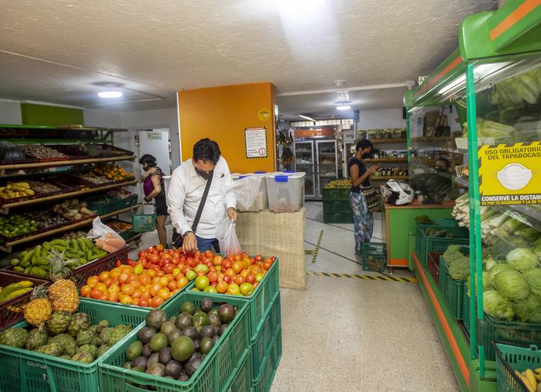 En la tienda Colyflor se venden productos llegados directamente de las fincas ubicadas en los corregimientos de la ciudad, todos cultivados de manera orgánica, saludables. FOTO Camilo Suárez
