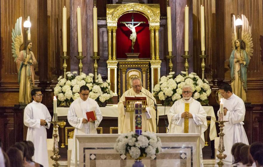 La Conferencia Episcopal dijo que en la celebración de la misa, el saludo de paz debe hacerse con una venia leve. FOTO ARCHIVO