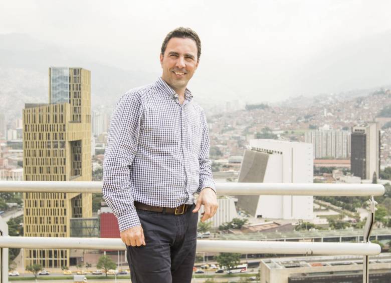 El gerente de EPM, Jorge Londoño, indicó que ya 200 mil usuarios usan programas prepago de agua y energía. FOTO M. Valencia