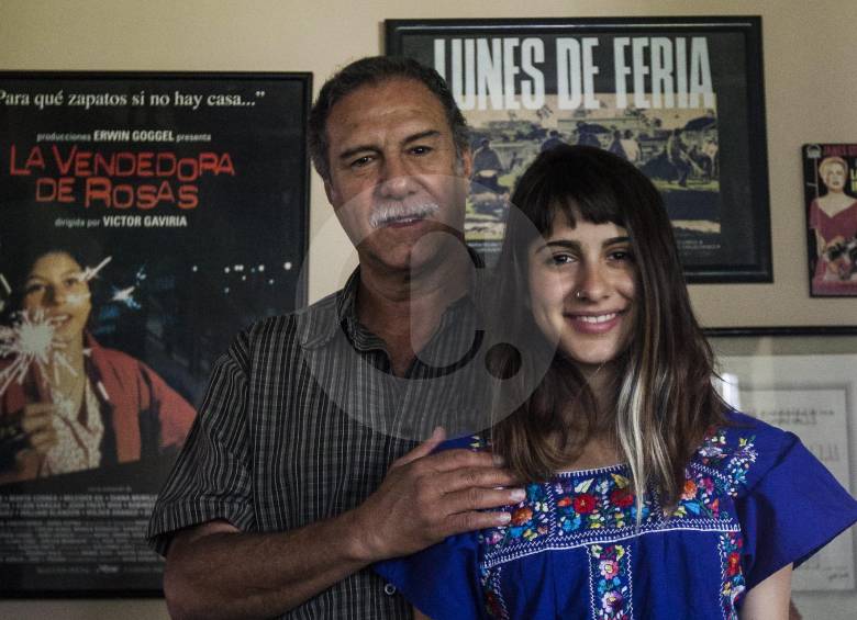 Víctor Gaviria y su hija Mercedes Gaviria, con quien trabajó en su nueva película, La mujer del animal. FOTO jaime pérez
