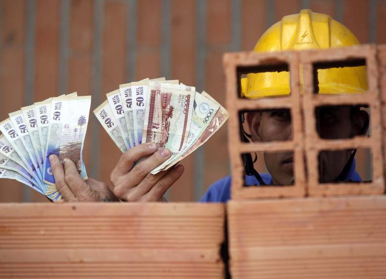 El salario mínimo para 2016 quedó en $689.454, con un aumento del 7 por ciento. FOTO Manuel Saldarriaga
