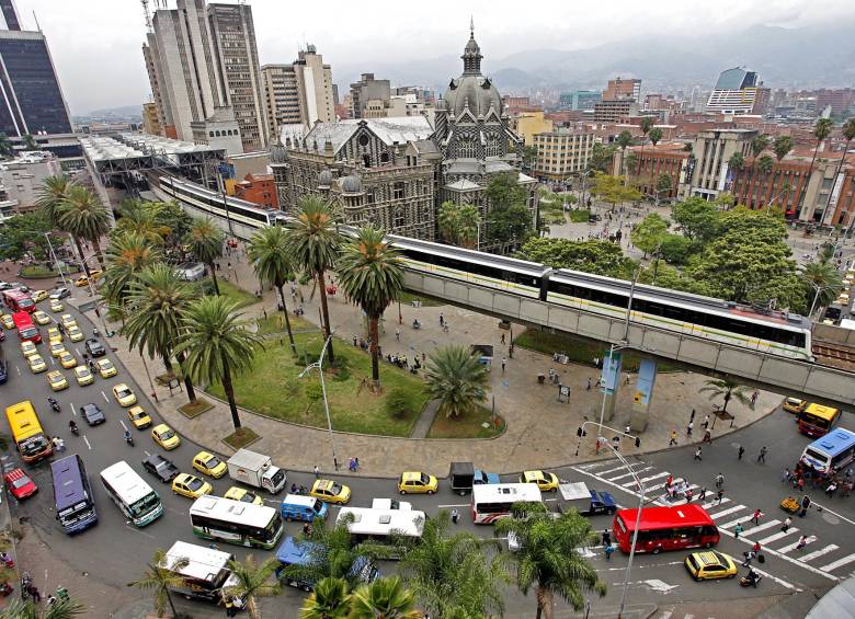 1. En los alrededores de la estación Parque de Berrío se desarrolló no solo el comercio, sino que se abrió campo la cultura y la educación con la ubicación de sedes universitarias. FOTOS Henry Agudelo y Manuel Saldarriaga 