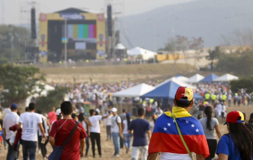 El lado colombiano del puente internacional Tienditas, donde está uno de los pasos fronterizos con Venezuela, está listo para recibir el concierto Venezuela Aid Live . Foto: AFP