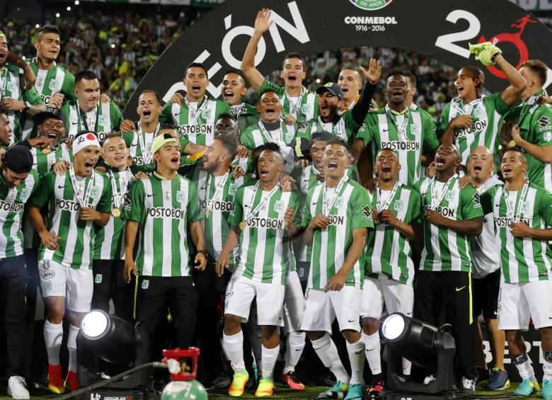 Una pequeña mancha y la bandera de Japón, próxima cita verde: Mundial de Clubes. Foto Esteban Vanegas
