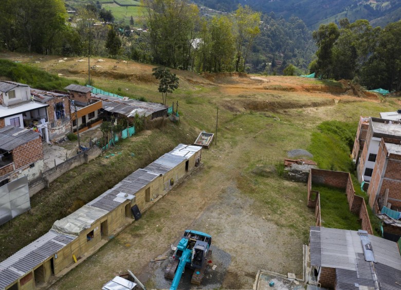 Así lucía hace un mes el predio donde se ubica el proyecto Prada Santa María, en el corregimiento San Antonio de Prado, en el sur de Medellín. Foto Manuel Saldarriaga