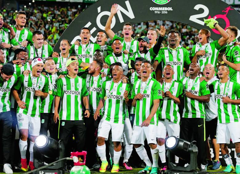 Todos los verdes llenos de emoción celebran el segundo título de Libertadores. Foto Juan A. Sánchez