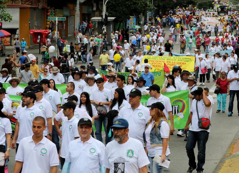 La marcha convocada por la CUT salió del parque Obrero, poco antes de las diez de la mañana.