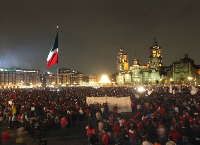 Tres grandes marchas llegaron a la capital de México como protesta por los estudiantes desaparecidos. FOTO AP