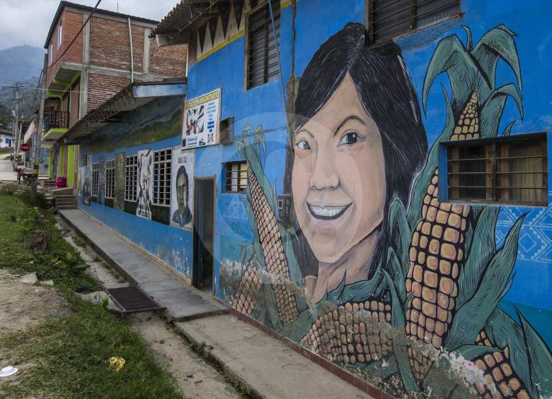 Históricamente las mesas de votación en las zonas rurales de Toribío son cuidadas por la Guardia Indígena y en la cabecera por la Fuerza Pública. FOTO Juan Antonio Sánchez Ocampo