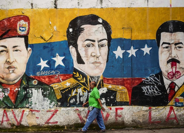 En los reductos del chavismo, donde en otra época las ayudas sociales del Estado condujeron a la prosperidad de muchos habitantes, hubo denuncias de amenazas (sobre todo por medio de los programas de ayuda) para quienes no votaran. FOTO Reuters
