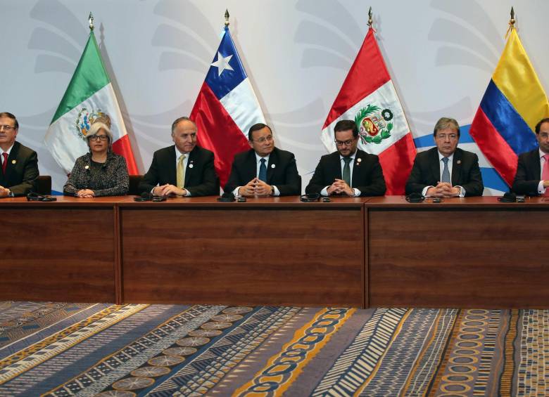 Ministros, secretarios de México, Chile, Perú y Colombia este viernes en una reunión en el marco de la Cumbre Alianza del Pacífico, en Lima (Perú). FOTO EFE