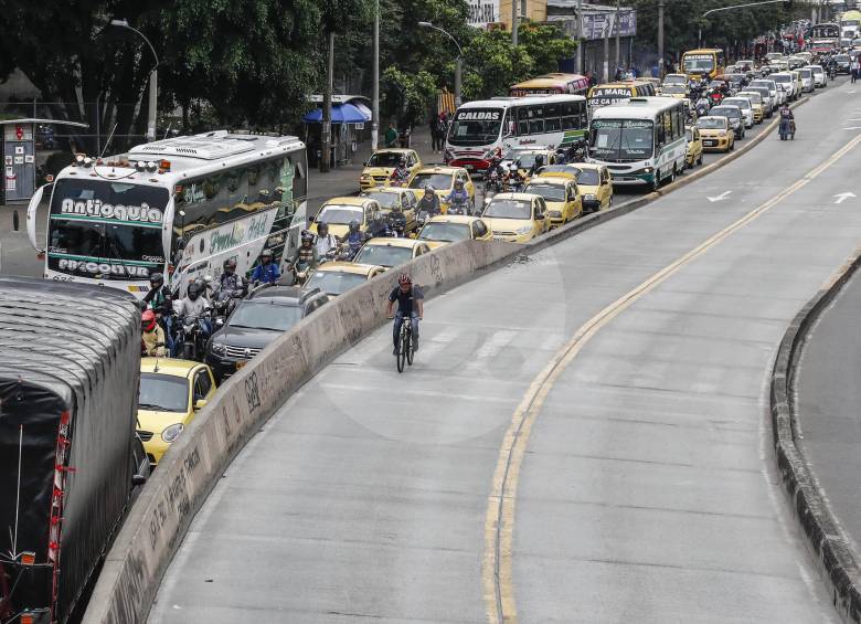 Avenida el Ferrocarril, frente al Sena, una vez había iniciado la medida restrictiva. Foto Róbinson sáenz