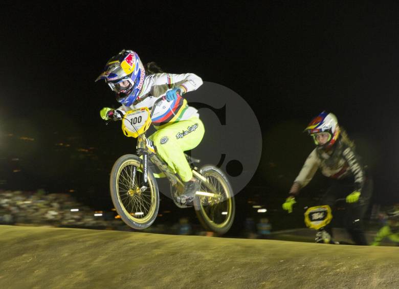 Durante viernes, sábado y domingo los mejores del BMX deleitaron con su espectáculo a los asistentes a las pistas Mariana Pajón y Antonio Roldán. En la imagen, Mariana. FOTO edwin Bustamante