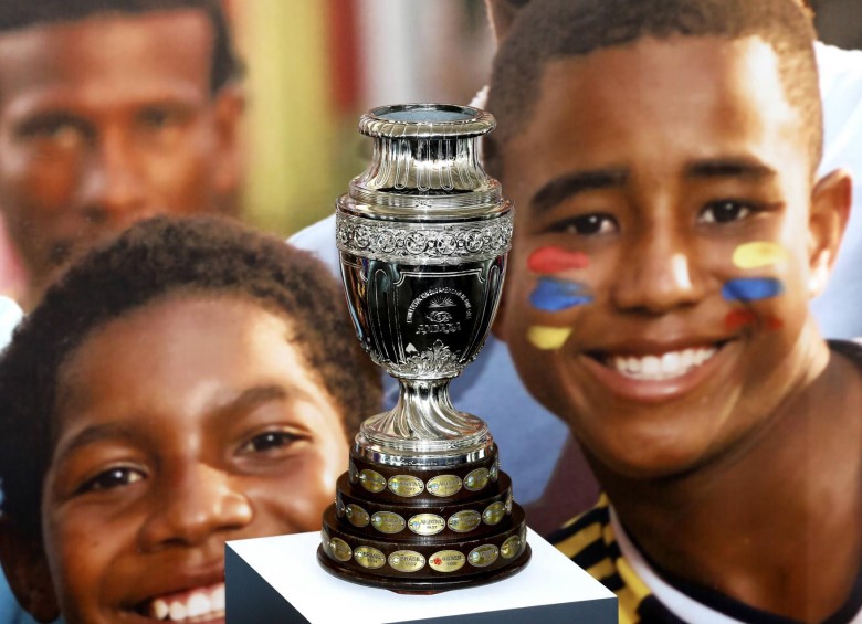 Bancolombia es uno de los principales patrocinadores de la Selección Colombia. Esta foto de archivo fue tomada en un evento patrocinado por el banco. La imagen de fondo es contenido promocional. FOTO JUAN ANTONIO SÁNCHEZ