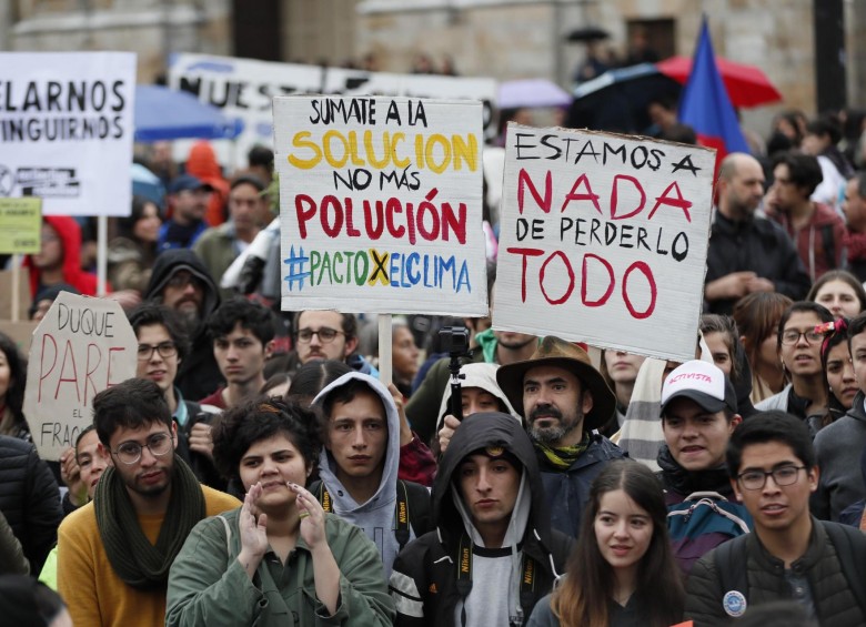 Esta fue la movilización de jóvenes que se realizó en la Plaza de Bolívar, en Bogotá, para pedir acciones por el cambio climático. Fue una de las más grandes del país. FOTO Colprensa