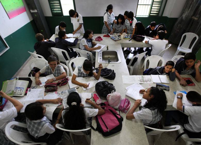 La Secretaría de Educación de Medellín tiene como primer objetivo no tener niños y jóvenes desescolarizados a partir del 18 de enero, día en el que inicia el año escolar. FOTO manuel saldarriaga
