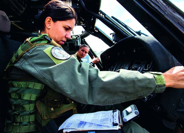 El vuelo comandado por mujeres. FOTO JAIME PÉREZ