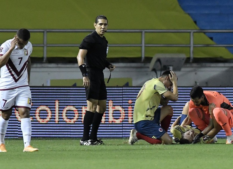 Momento de la lesión de Arias en el partido contra Venezuela. FOTO EFE