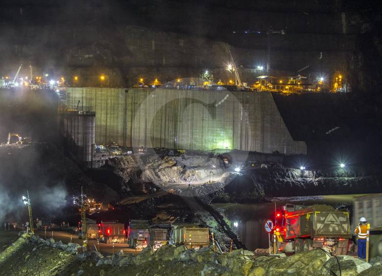 En la megaobra aún se trabaja para retomar el control y poder levantar las alarmas aguas abajo. FOTO JUAN ANTONIO SÁNCHEZ